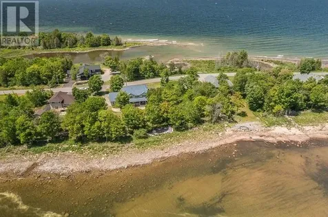 21 Lighthouse Point Drive Thessalon ON P0R 1L0