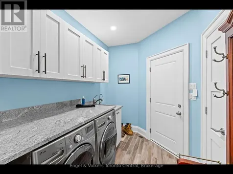 81 Spruce Street Tiny ON L0L 1P1