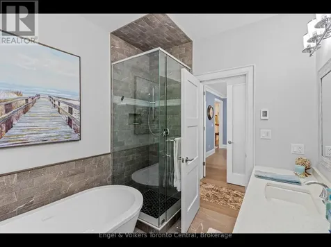 81 Spruce Street Tiny ON L0L 1P1