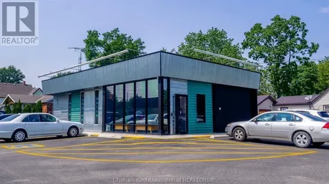 813 Queen Street South Chatham ON N7M 2K2