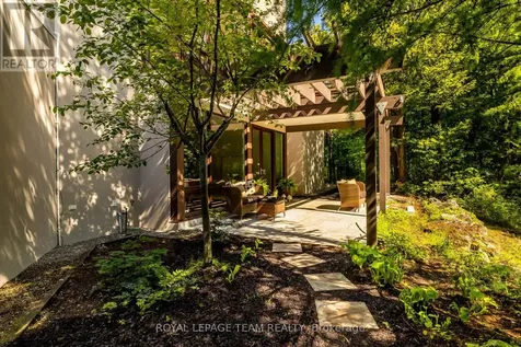 14 Kanata Rockeries Private Ottawa ON K2K 3P4
