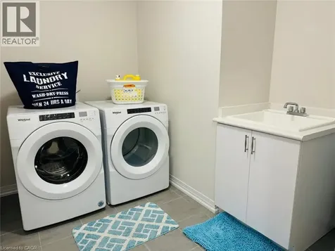 15 Blacklock Street Cambridge ON N1S 0E6