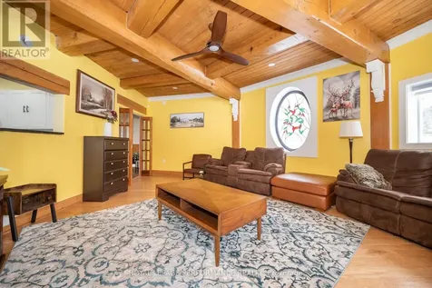 1371 Victoria Street Petawawa ON K8H 2E9