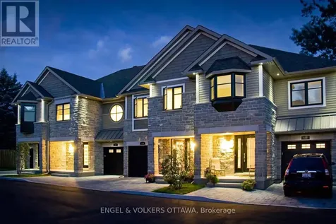 109 Montauk Ottawa ON K2C 2B4