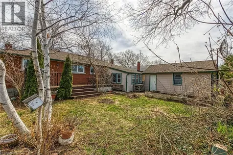 9 Gavin Drive St. Catharines ON L2M 2X4