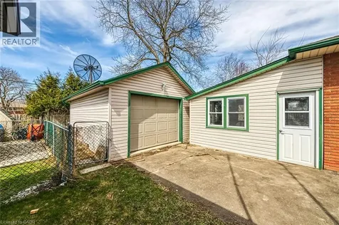 9 Gavin Drive St. Catharines ON L2M 2X4