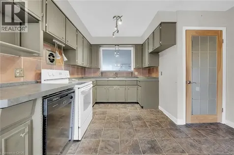 9 Gavin Drive St. Catharines ON L2M 2X4