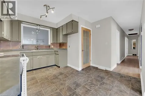 9 Gavin Drive St. Catharines ON L2M 2X4