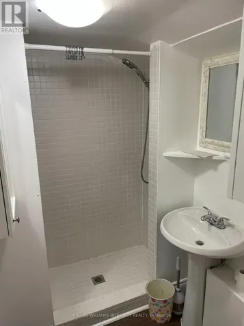 276 Mcarthur Avenue Ottawa ON K1L 6P4