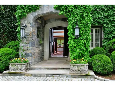 16 Hurlingham Drive Greenwich CT 06831