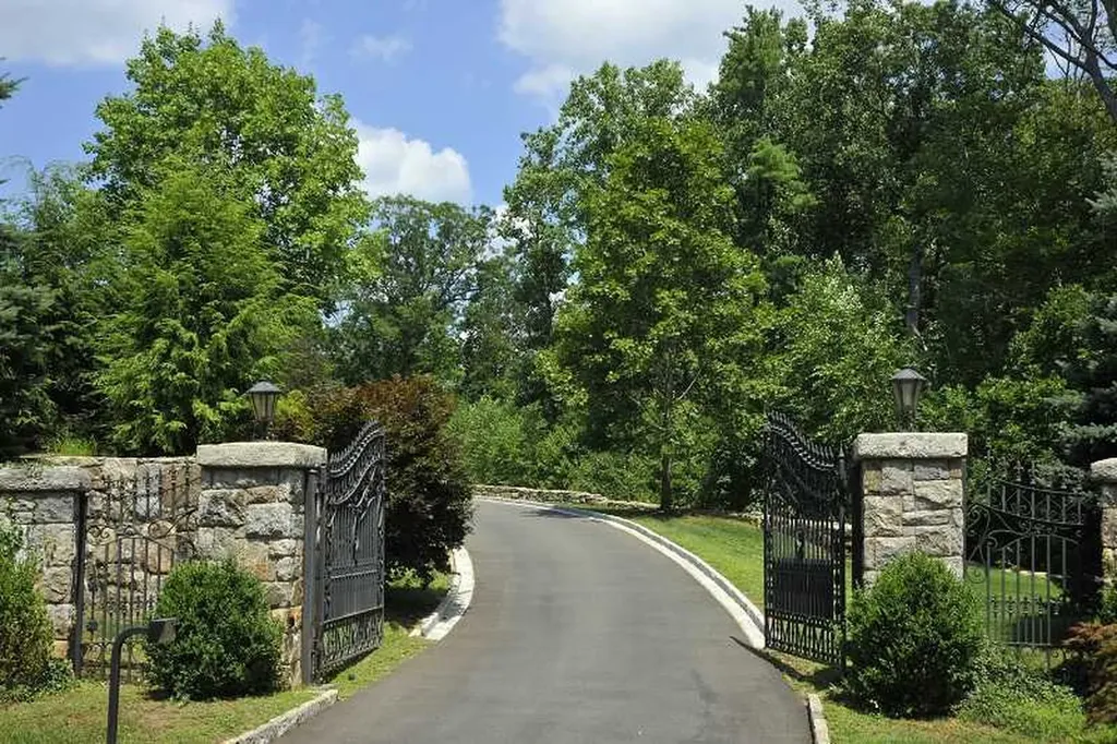 11 Langhorne Lane Greenwich CT 06831