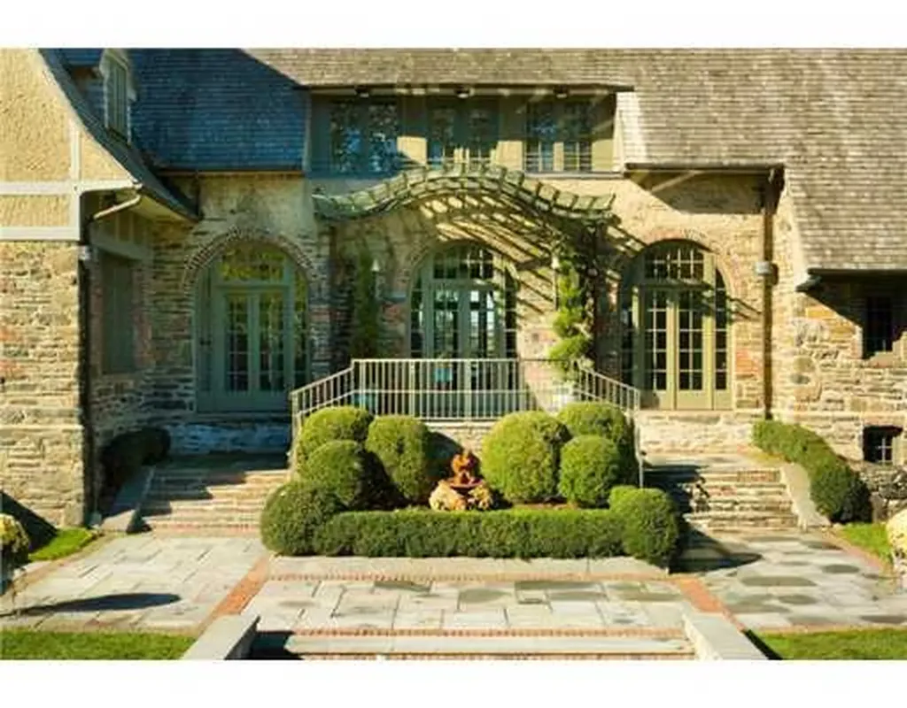 158 Indian Head Road Riverside CT 06878