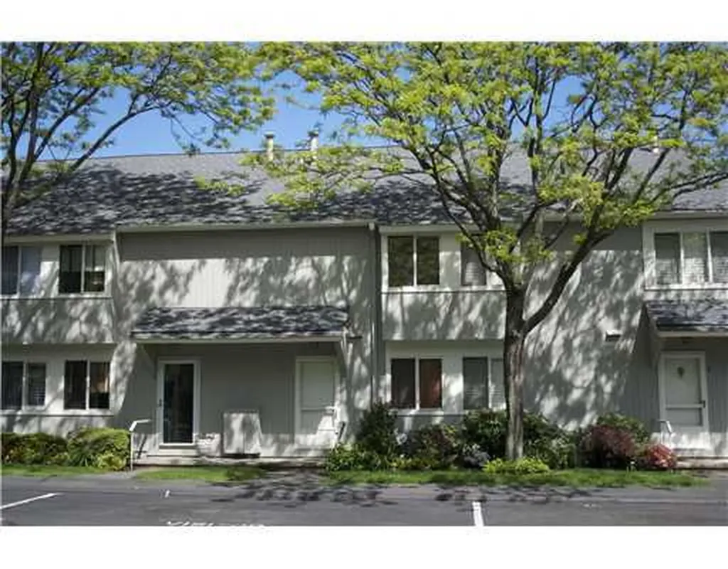 8 Whiffletree Way Riverside CT 06878