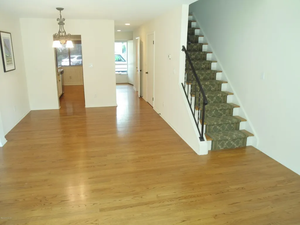 8 Whiffletree Way Riverside CT 06878