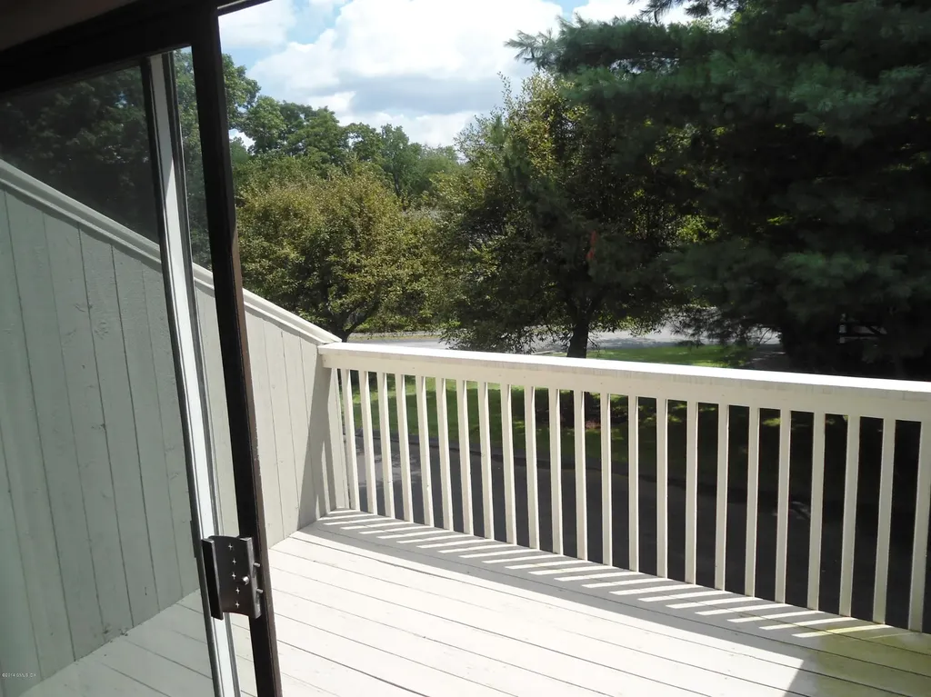 8 Whiffletree Way Riverside CT 06878