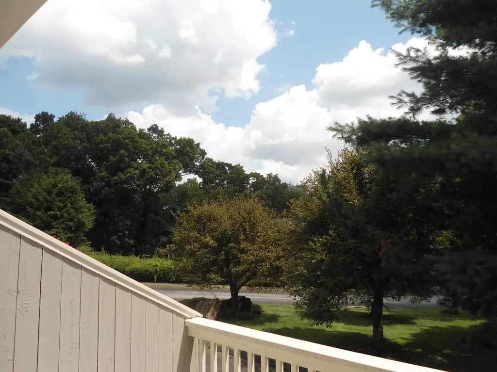 8 Whiffletree Way Riverside CT 06878