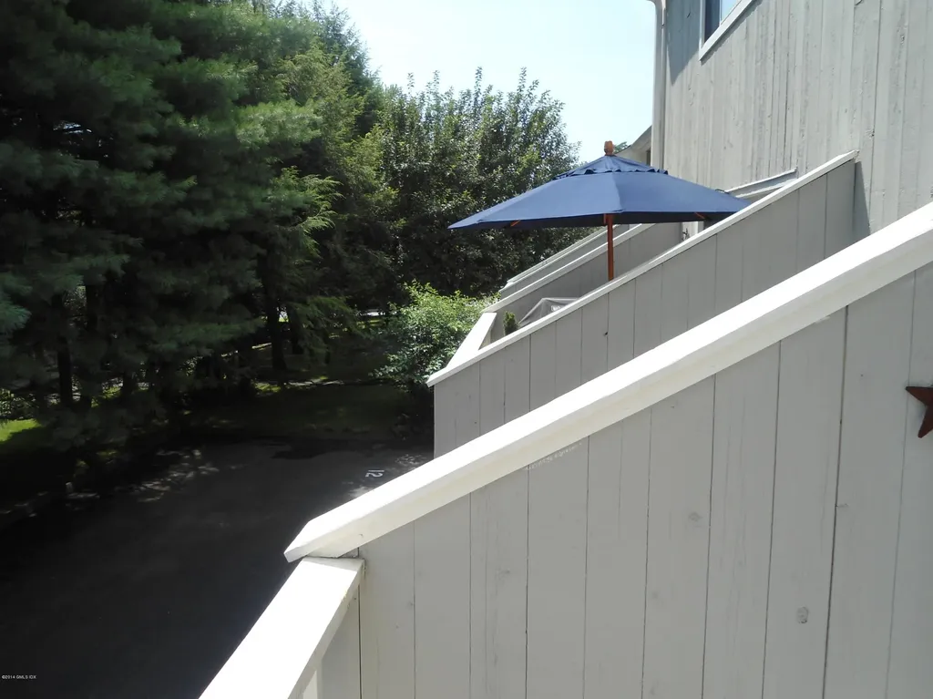 8 Whiffletree Way Riverside CT 06878