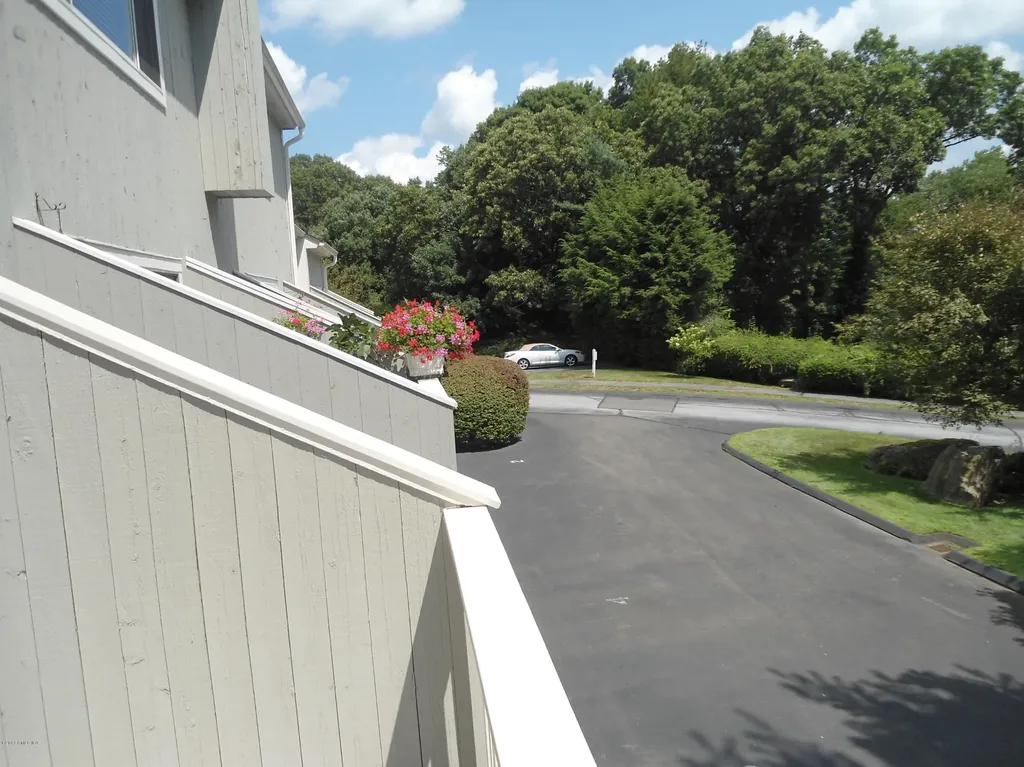 8 Whiffletree Way Riverside CT 06878