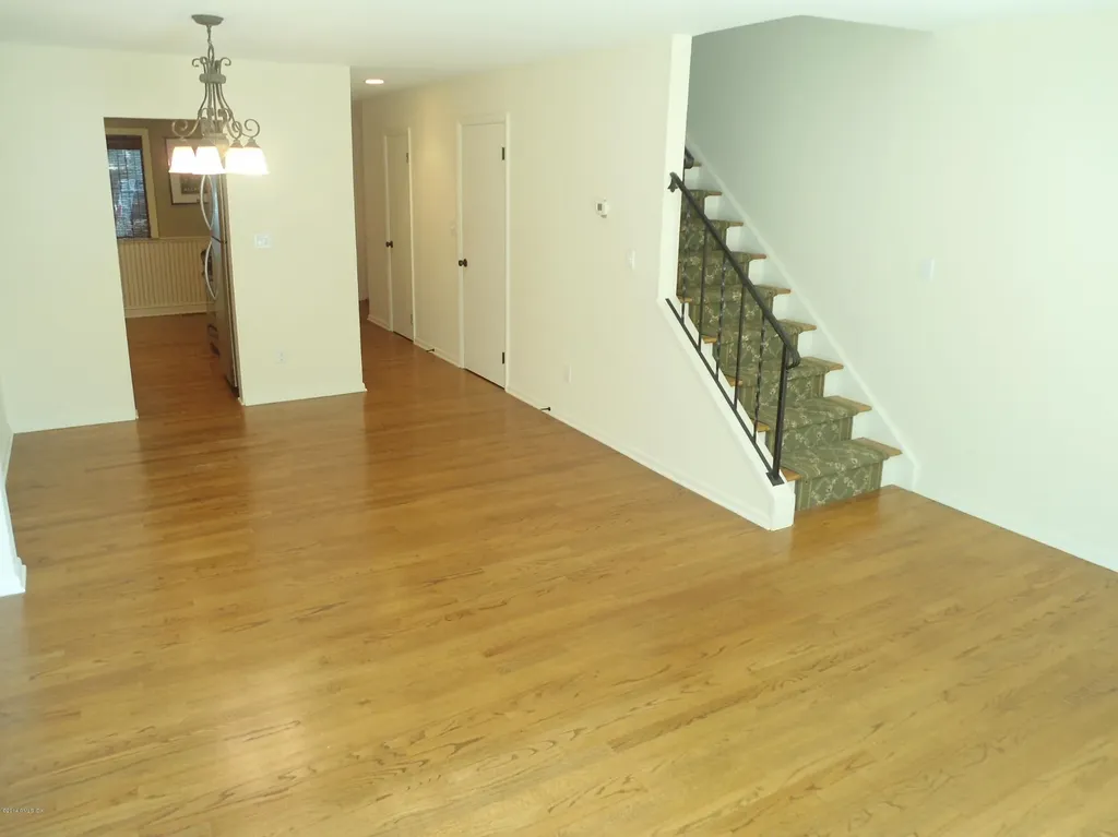 8 Whiffletree Way Riverside CT 06878