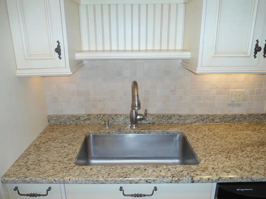 8 Whiffletree Way Riverside CT 06878