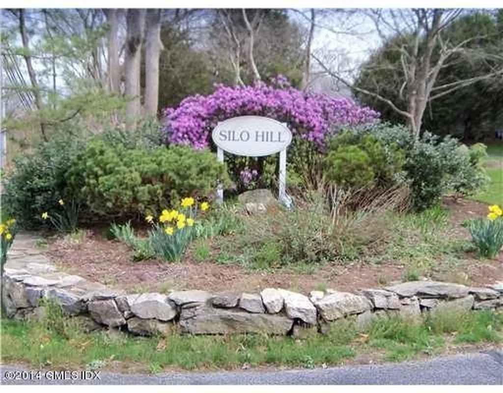 8 Whiffletree Way Riverside CT 06878