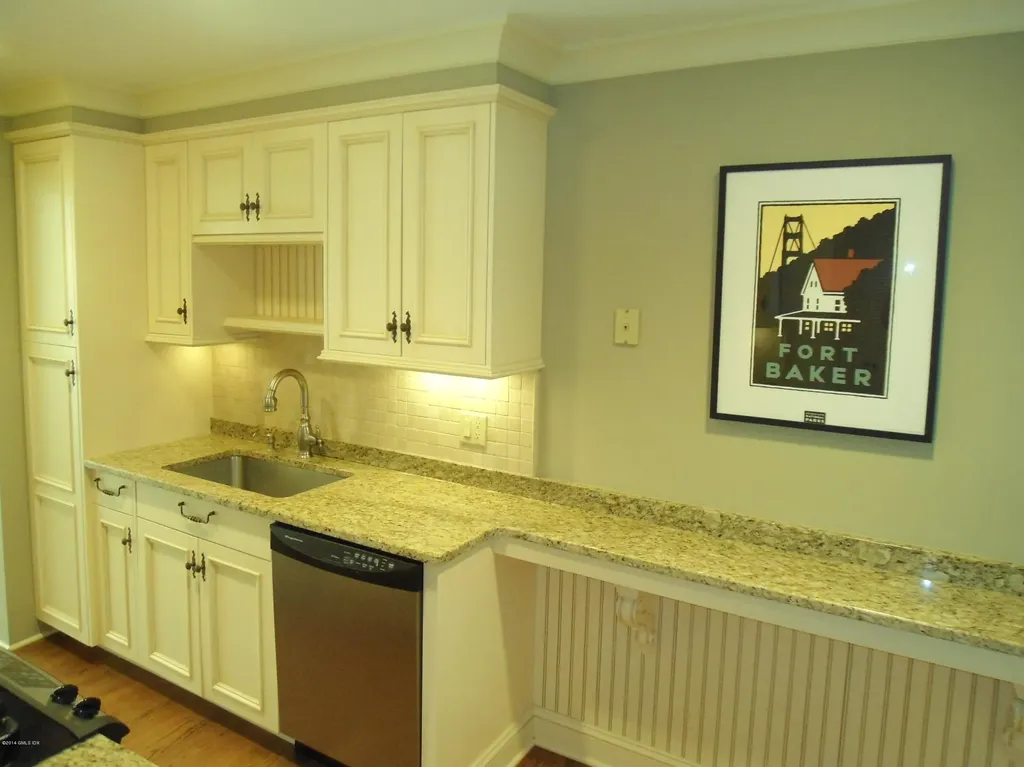 8 Whiffletree Way Riverside CT 06878