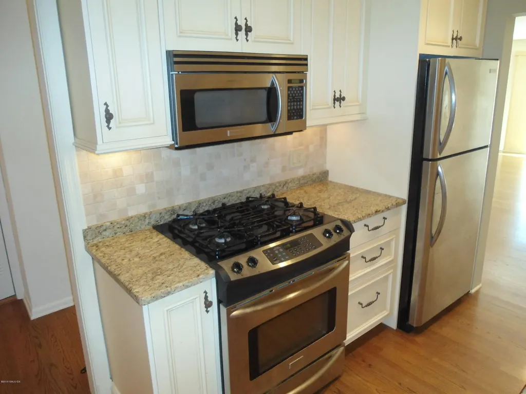 8 Whiffletree Way Riverside CT 06878