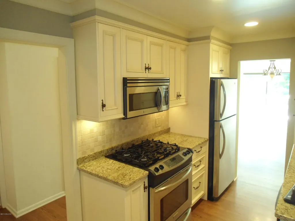 8 Whiffletree Way Riverside CT 06878