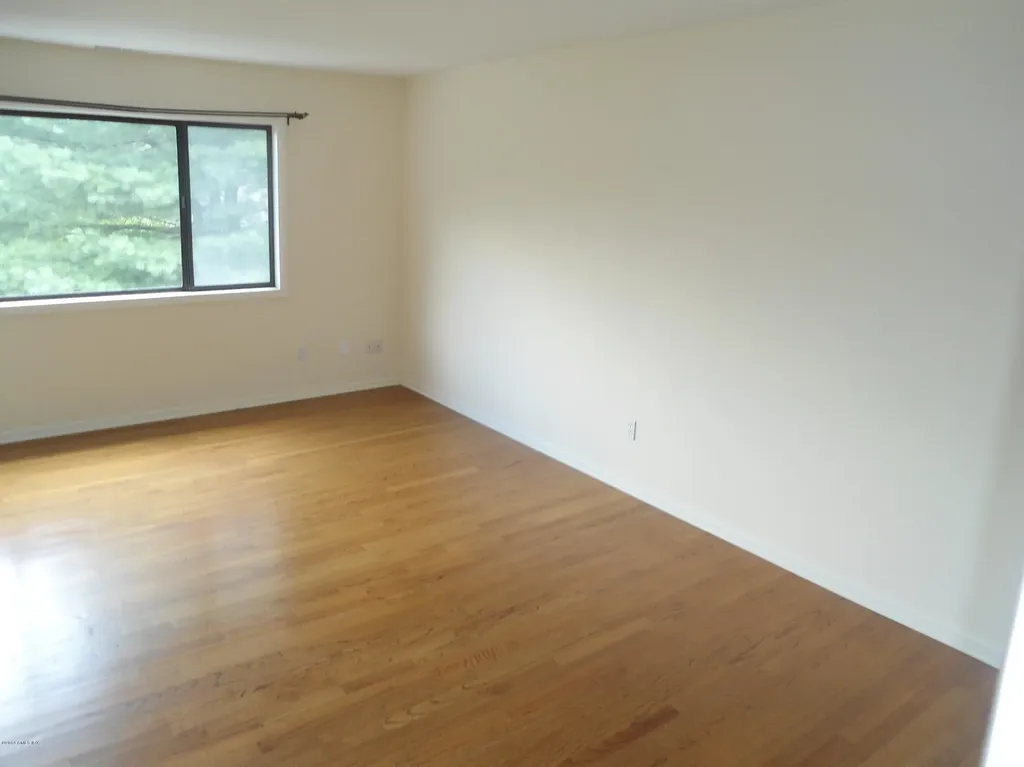 8 Whiffletree Way Riverside CT 06878