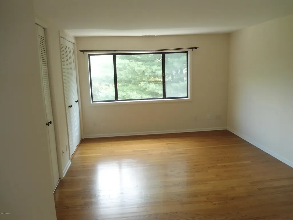 8 Whiffletree Way Riverside CT 06878
