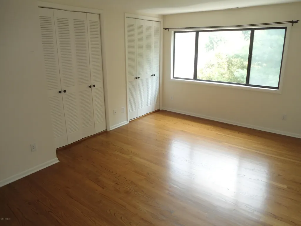 8 Whiffletree Way Riverside CT 06878