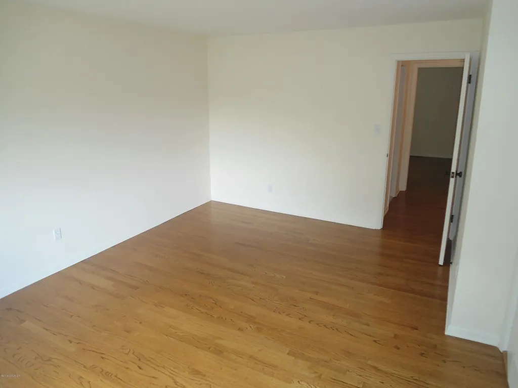8 Whiffletree Way Riverside CT 06878