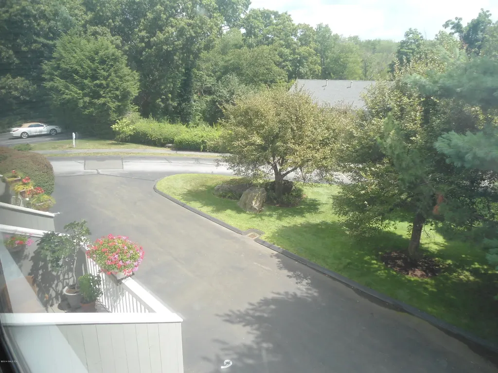 8 Whiffletree Way Riverside CT 06878
