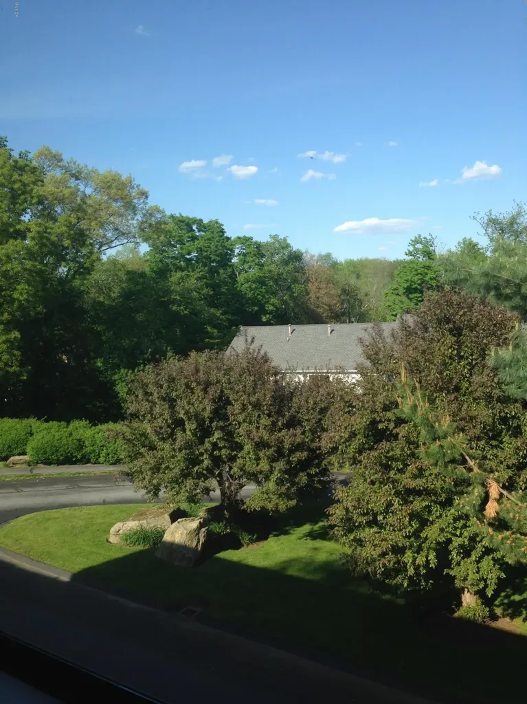8 Whiffletree Way Riverside CT 06878