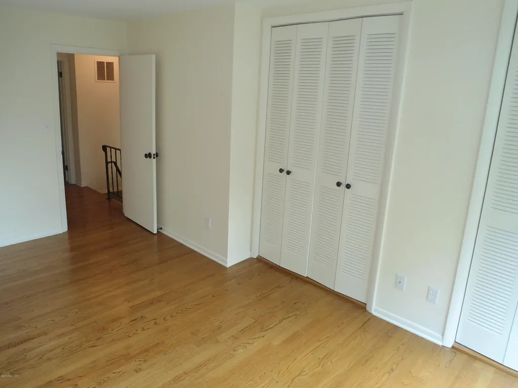 8 Whiffletree Way Riverside CT 06878