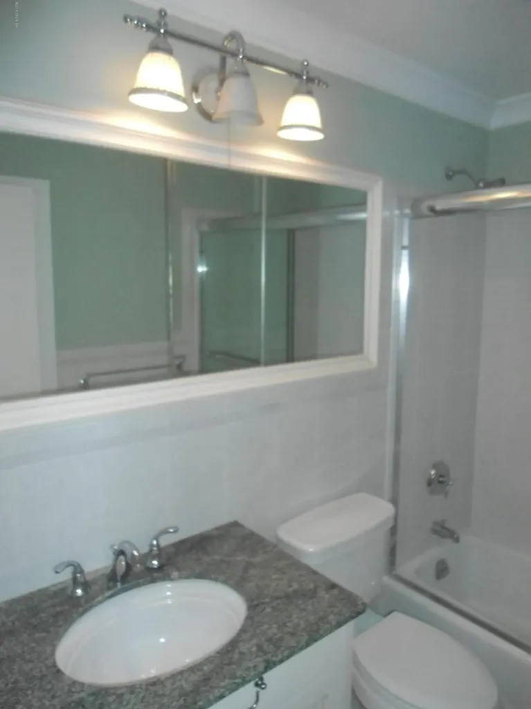 8 Whiffletree Way Riverside CT 06878