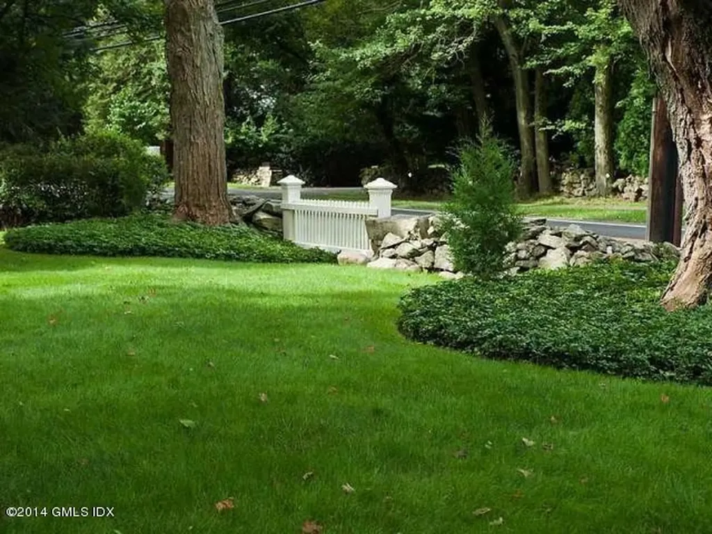 8 Whiffletree Way Riverside CT 06878