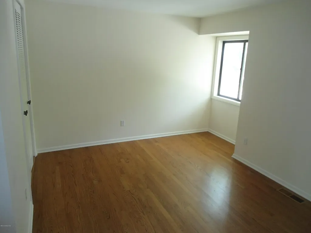 8 Whiffletree Way Riverside CT 06878
