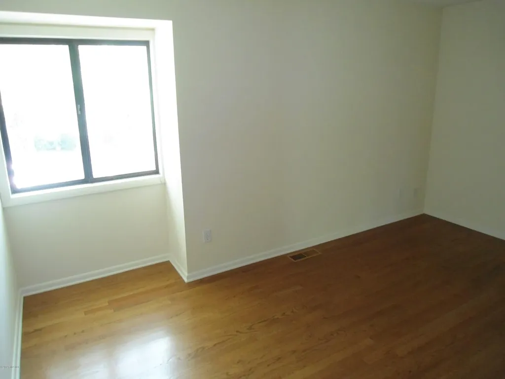 8 Whiffletree Way Riverside CT 06878