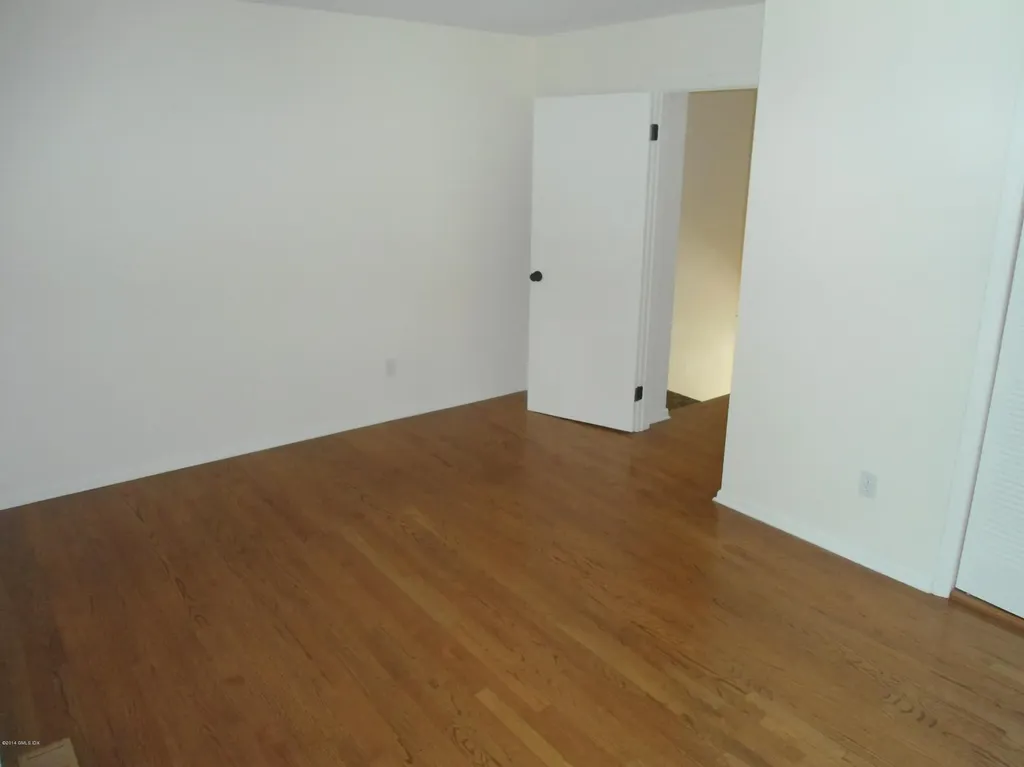 8 Whiffletree Way Riverside CT 06878