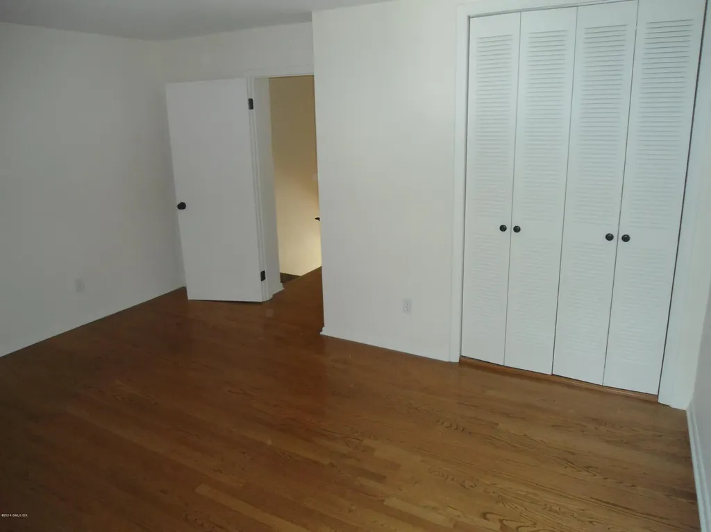 8 Whiffletree Way Riverside CT 06878