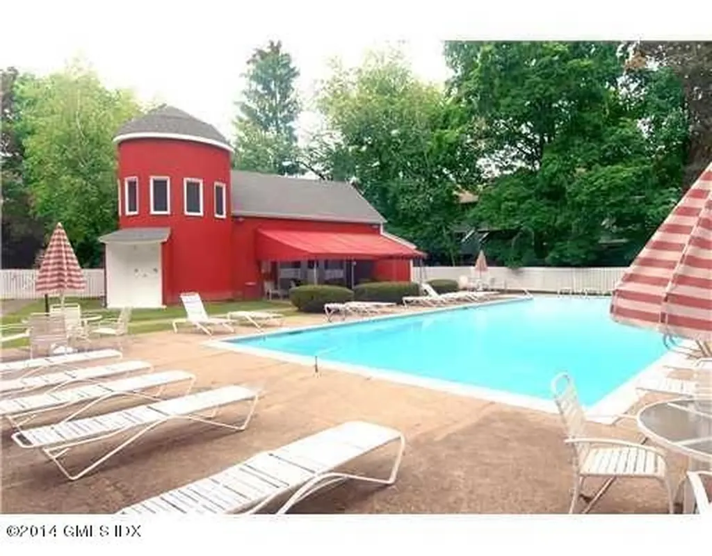 8 Whiffletree Way Riverside CT 06878