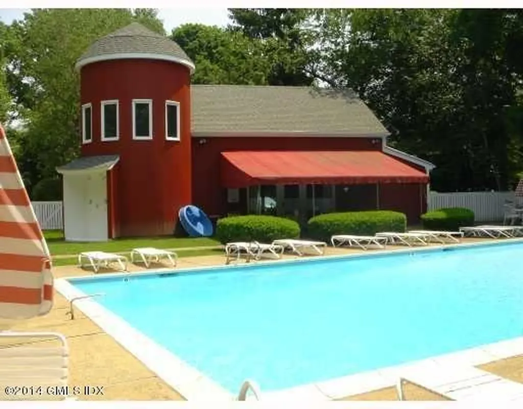 8 Whiffletree Way Riverside CT 06878