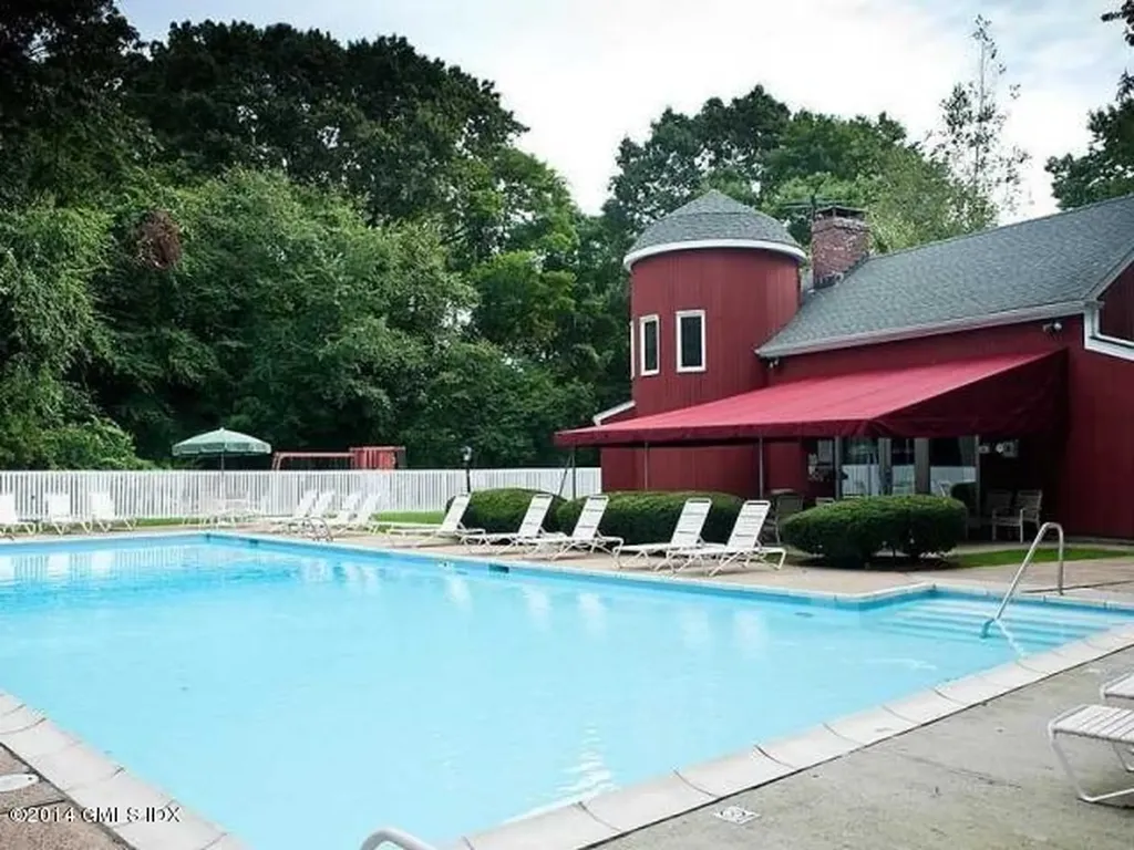 8 Whiffletree Way Riverside CT 06878