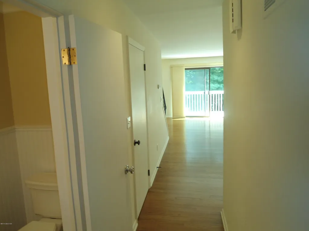 8 Whiffletree Way Riverside CT 06878