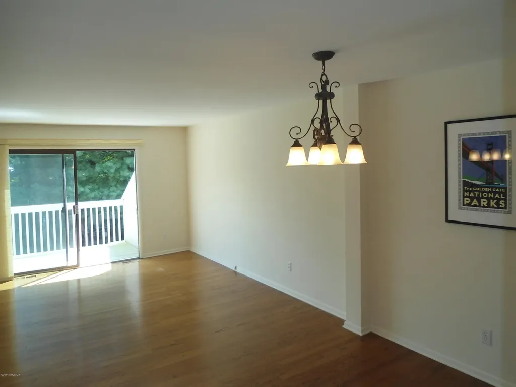 8 Whiffletree Way Riverside CT 06878
