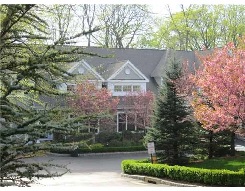 59 Le Grande Avenue Greenwich CT 06830