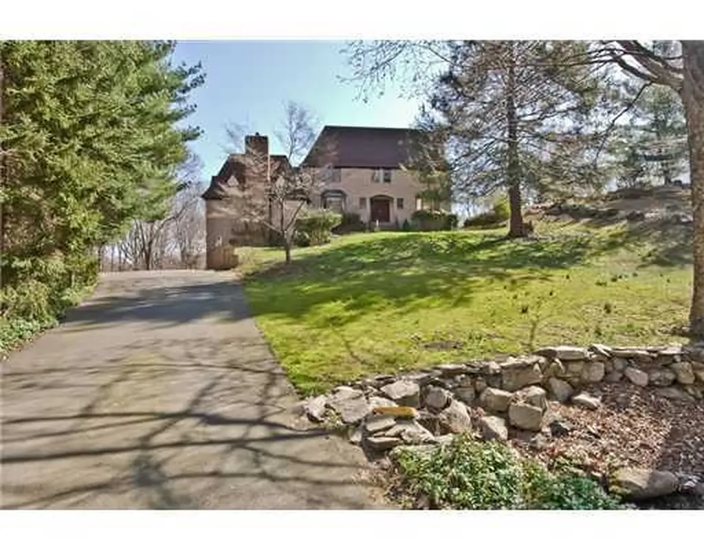 33 Ferncliff Road Cos Cob CT 06807