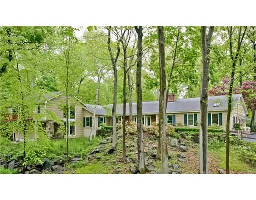 31 Dartmouth Road Cos Cob CT 06807