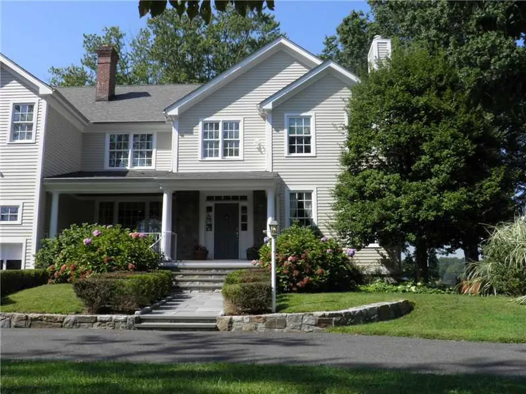 11 Grimes Road Old Greenwich CT 06870